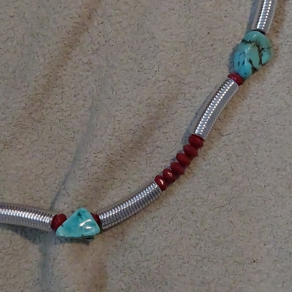turquoise stone/beaded necklace - Picture 2 of 3